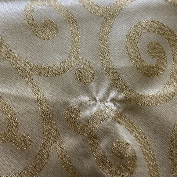 PRICE DROP! Elegant Gold Filigree Table Runners - Set of 2 - Picture 9 of 10